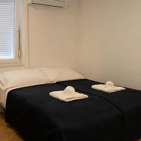 Apartman Pepi 4 *
